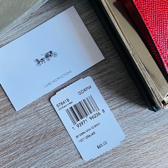 Authentic Coach Mini Skinny Id Case - Picture 3 of 4